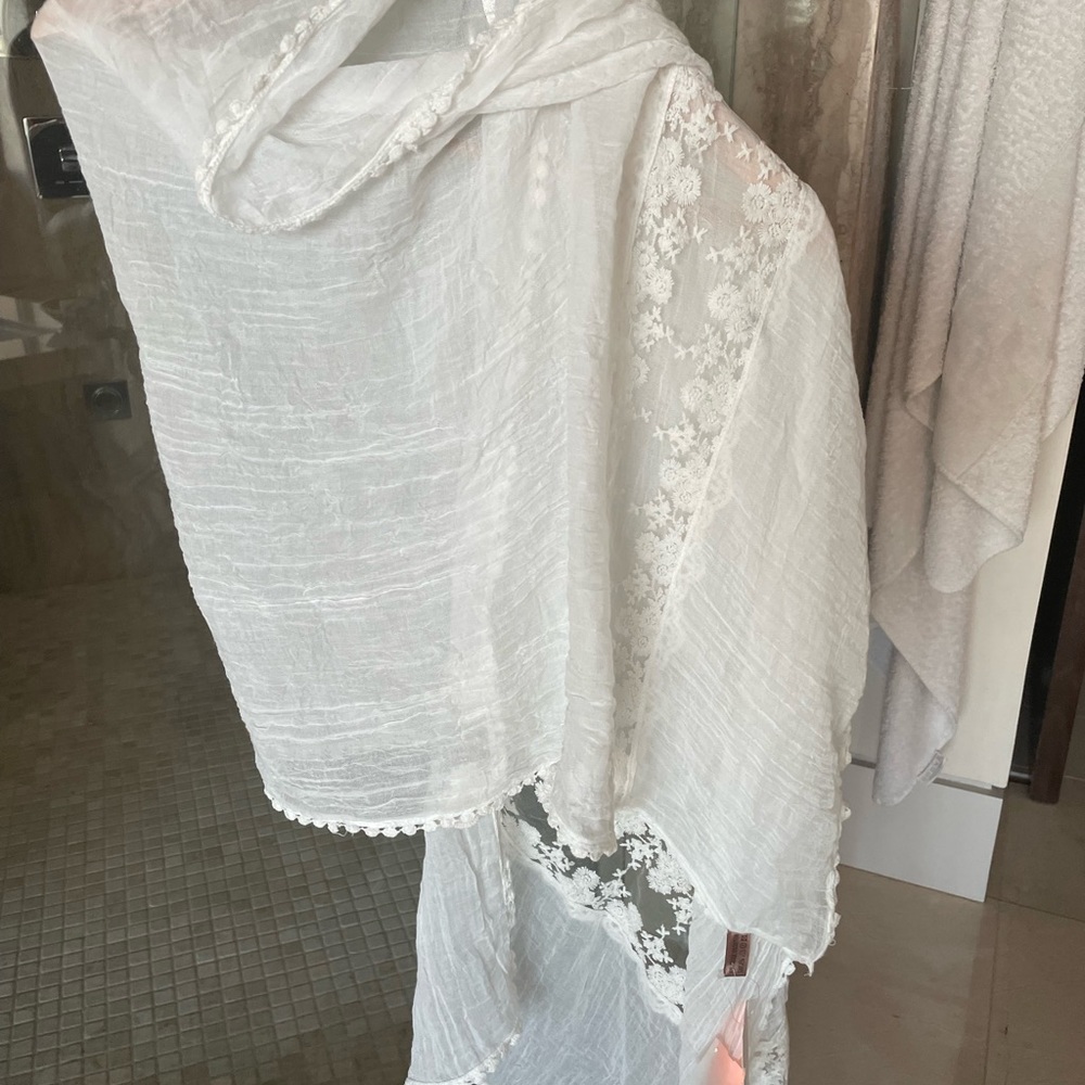 Elegant White Floral Lace Scarf Wrap - Picture 2 of 6